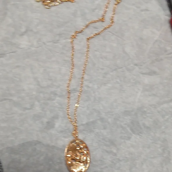 Avon Gold and Cream Cameo Necklace - Picture 4 of 9